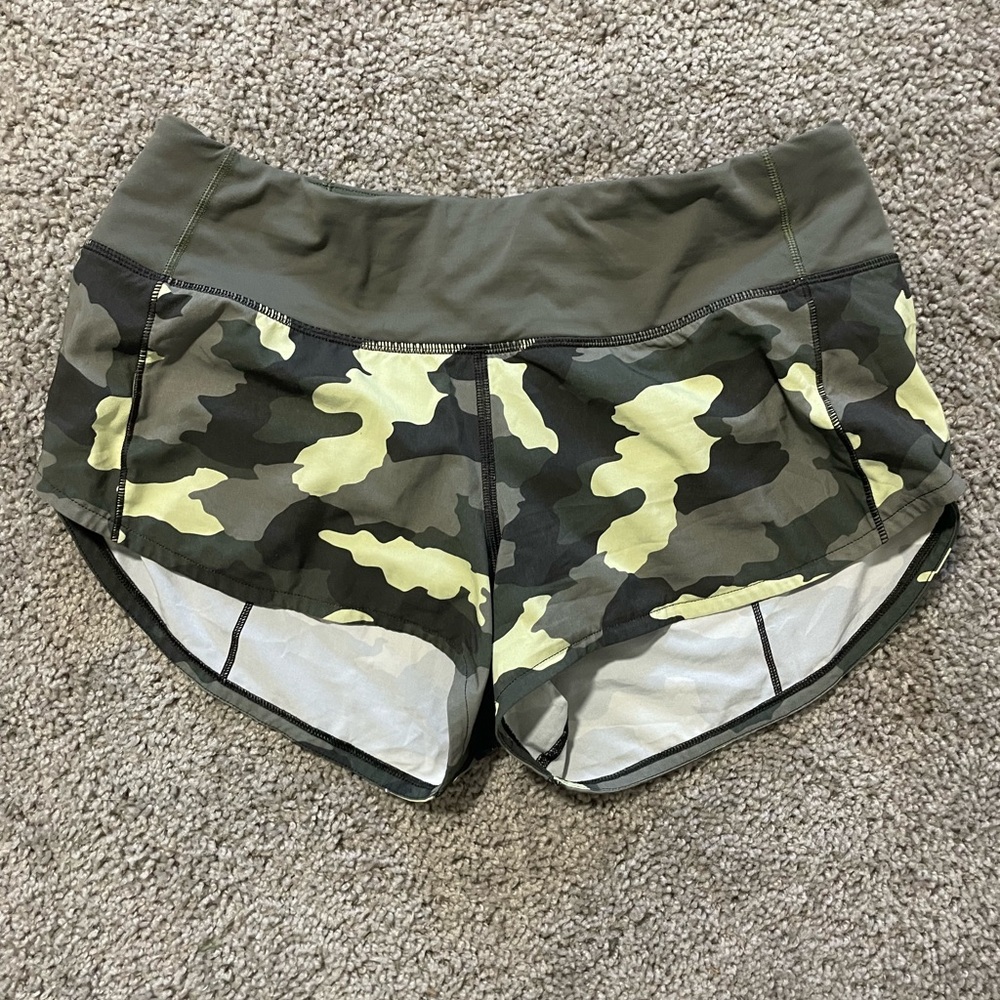 Lululemon Camo Speed Up Shorts 2.5”